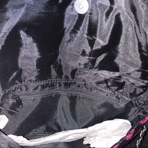 Macy’s Knitted Heart Cross Body Purse - Picture 5 of 6